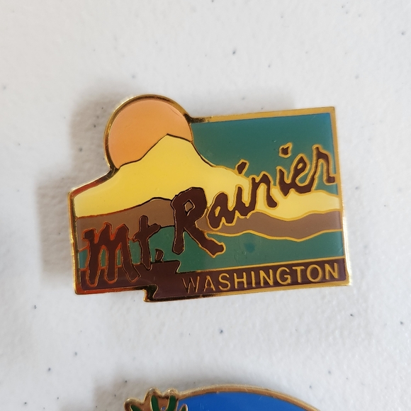 Vintage 90s Travel Magnets Fridge Magnet Mt Rainier Kelowna Ogopogo Eclectic lot - Picture 3 of 8